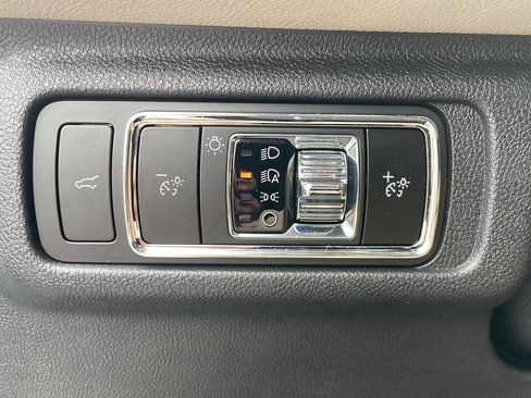 Used 2025 Lincoln Corsair Reserve AWD/4WD image 11
