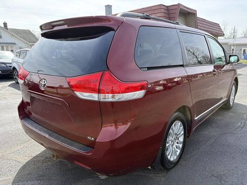 Used 2012 Toyota Sienna XLE image 5