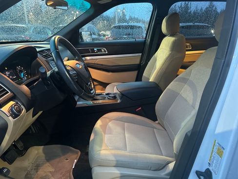 Used 2016 Ford Explorer XLT image 5