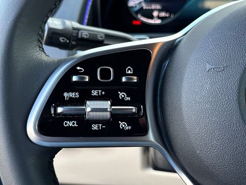 Used 2022 Mercedes-Benz GLB 250 image 27