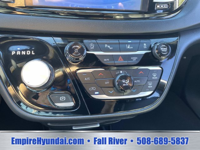 Used 2025 Chrysler Pacifica Select FWD image 22