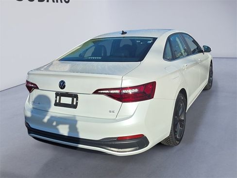 Used 2023 Volkswagen Jetta SE image 5
