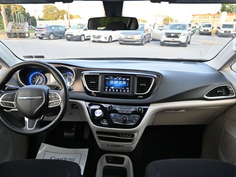 Used 2021 Chrysler Voyager LX FWD image 2