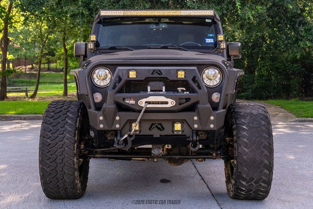Used 2017 Jeep Wrangler Unlimited Rubicon w/ Connectivity Group AWD/4WD image 11