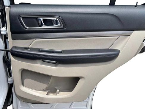 Used 2018 Ford Explorer XLT w/ Equipment Group 202A FWD image 24