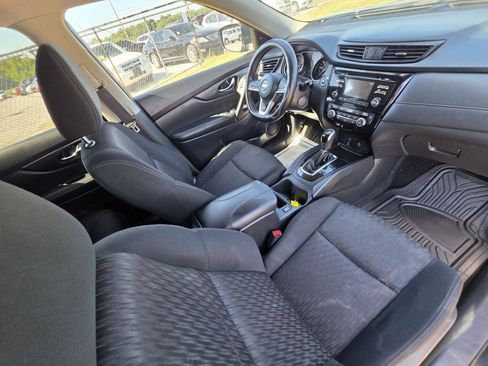 Used 2017 Nissan Rogue SV AWD/4WD image 4