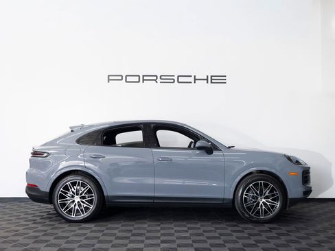 Certified 2025 Porsche Cayenne Coupe AWD/4WD image 8