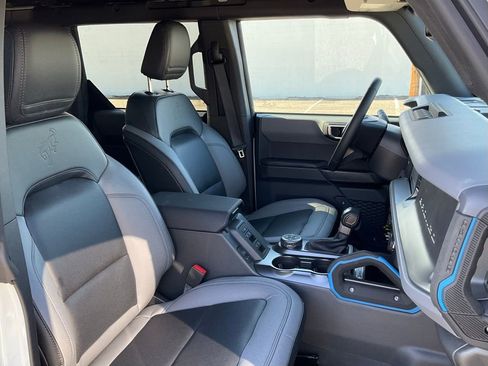 Certified 2024 Ford Bronco Black Diamond w/ Sasquatch Package image 49