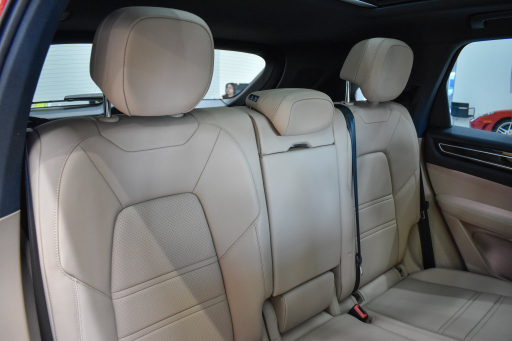 Used 2022 Porsche Cayenne AWD/4WD image 29