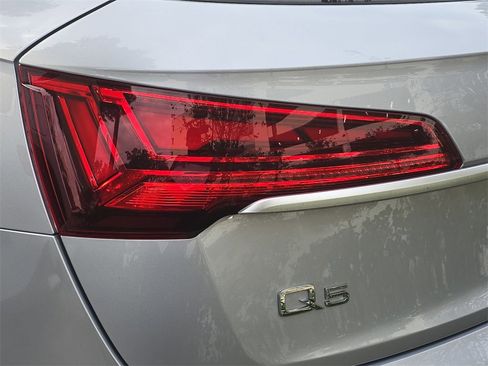 Used 2023 Audi Q5 2.0T Premium w/ Convenience Package image 32
