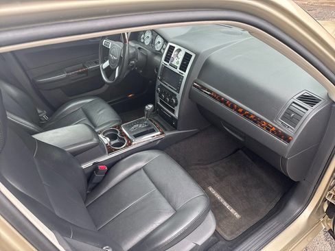 Used 2010 Chrysler 300 Limited RWD image 15