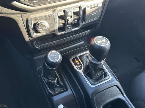 Used 2022 Jeep Wrangler Unlimited Sport image 33