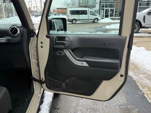 Used 2018 Jeep Wrangler Unlimited Sahara image 17