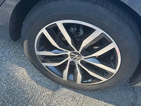 Used 2025 Volkswagen Jetta SE FWD image 5