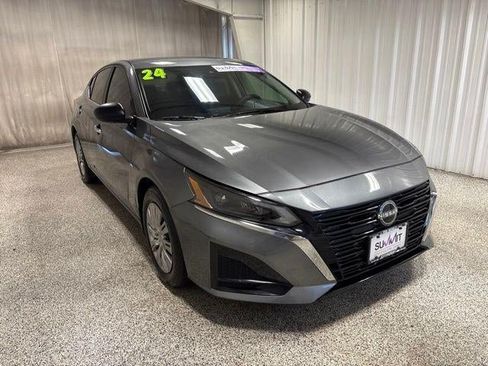 Used 2024 Nissan Altima 2.5 S FWD image 3