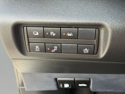 Used 2022 Nissan Kicks S FWD image 17