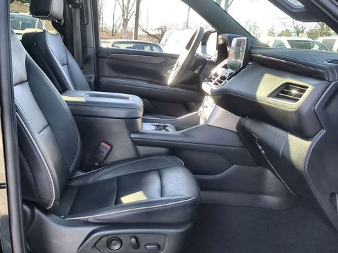 Used 2023 GMC Yukon XL SLT w/ SLT Premium Package image 29