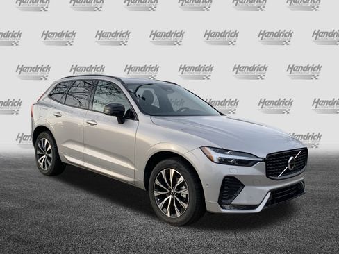 Used 2025 Volvo XC60 B5 Plus image 2