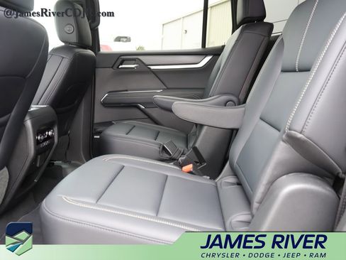 Used 2026 GMC Acadia Elevation w/ Elevation Premium Package image 19