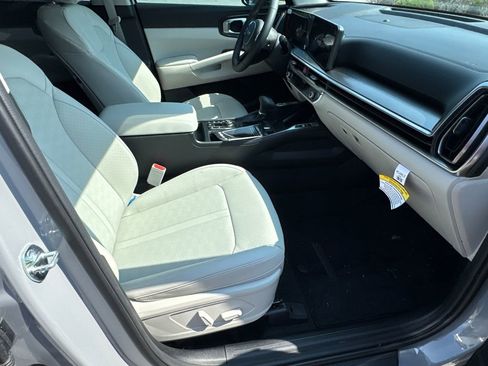Used 2025 Kia Sorento EX w/ Panoramic Sunroof Package FWD image 13