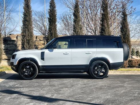 New 2026 Land Rover Defender 130 X-Dynamic SE image 2