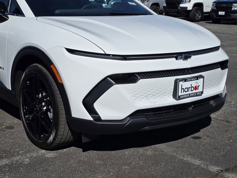 New 2026 Chevrolet Equinox EV LT w/ LPO, Blackout Package image 9