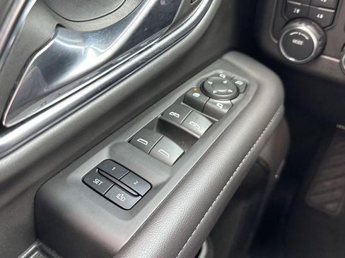 Used 2024 Chevrolet Suburban LT w/ Luxury Package AWD/4WD image 30
