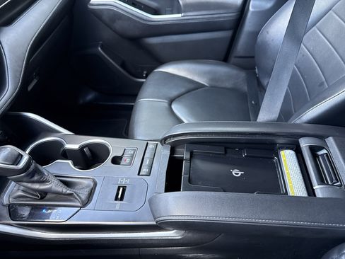 Used 2020 Toyota Highlander XLE image 15