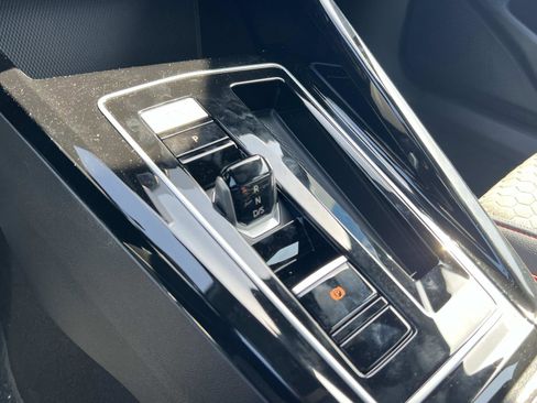 New 2026 Volkswagen GTI SE FWD image 18