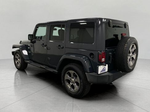 Used 2016 Jeep Wrangler Unlimited Sahara w/ Connectivity Group AWD/4WD image 33