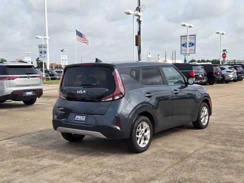 Used 2025 Kia Soul LX w/ LX Technology Package FWD image 5