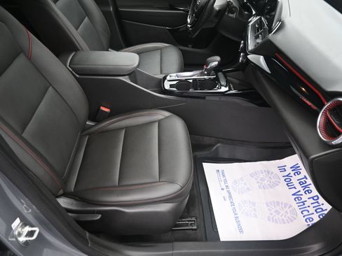 Used 2025 Chevrolet Trax RS w/ Sunroof Package FWD image 31