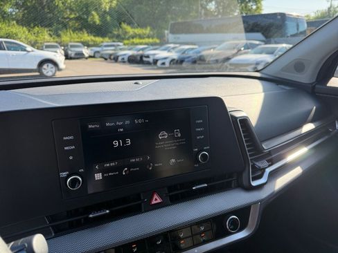 Used 2025 Kia Sportage LX FWD image 20