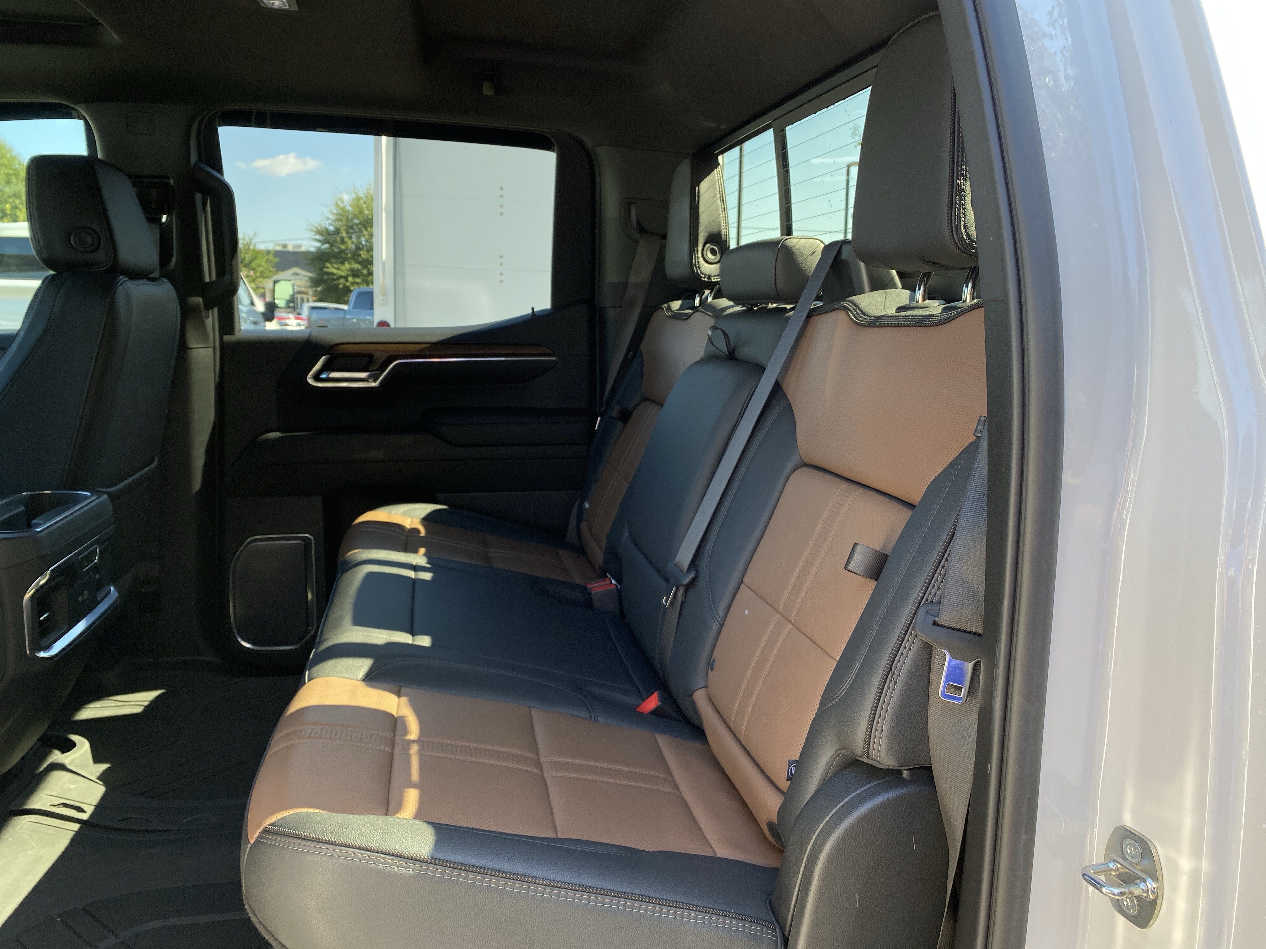 Used 2023 Chevrolet Silverado 1500 High Country w/ High Country Premium Package AWD/4WD image 43