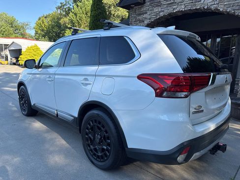 Used 2018 Mitsubishi Outlander GT AWD/4WD image 3