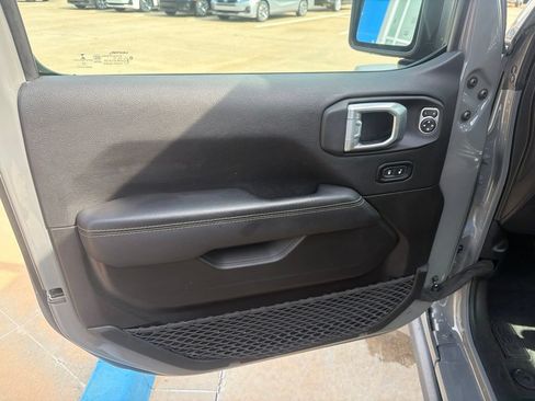 Used 2022 Jeep Wrangler Unlimited Rubicon w/ Steel Bumper Group AWD/4WD image 16