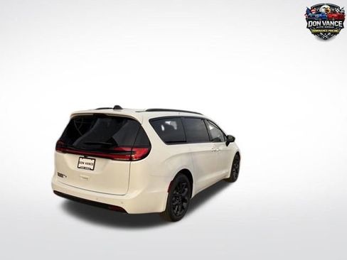 New 2026 Chrysler Pacifica Select w/ S Appearance Package image 5