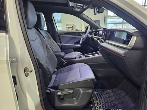 New 2026 Volkswagen Tiguan SE R-Line image 11