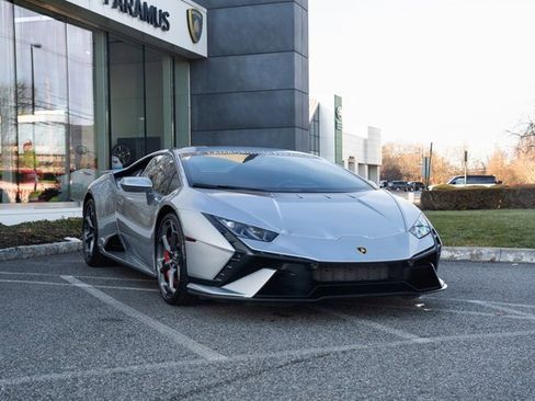Used 2023 Lamborghini Huracan Tecnica image 2