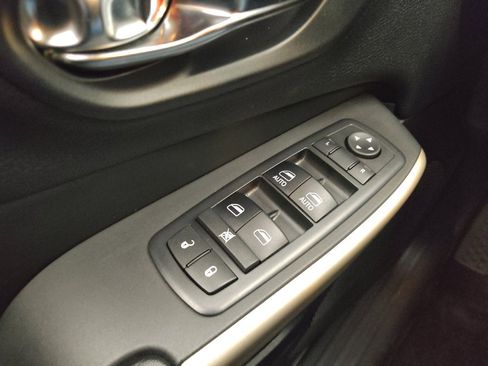 Used 2018 Jeep Cherokee Limited AWD/4WD image 27