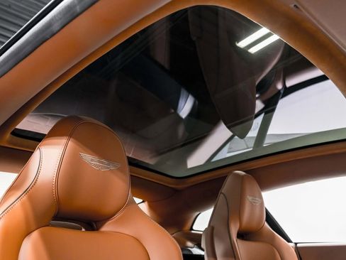 Used 2025 Aston Martin Vanquish image 34