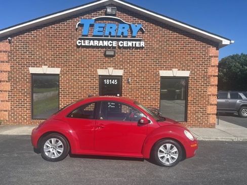 Used 2010 Volkswagen Beetle Coupe FWD image 3