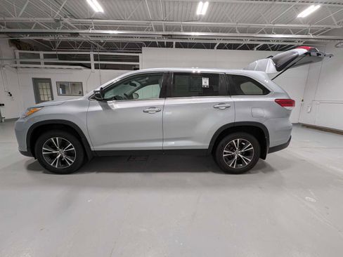 Used 2019 Toyota Highlander LE image 10