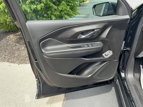 Used 2024 GMC Terrain SLE w/ Driver Convenience Package FWD image 11