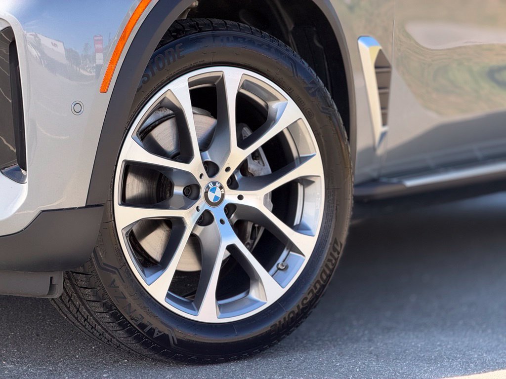 Certified 2026 BMW X5 xDrive40i AWD/4WD image 2