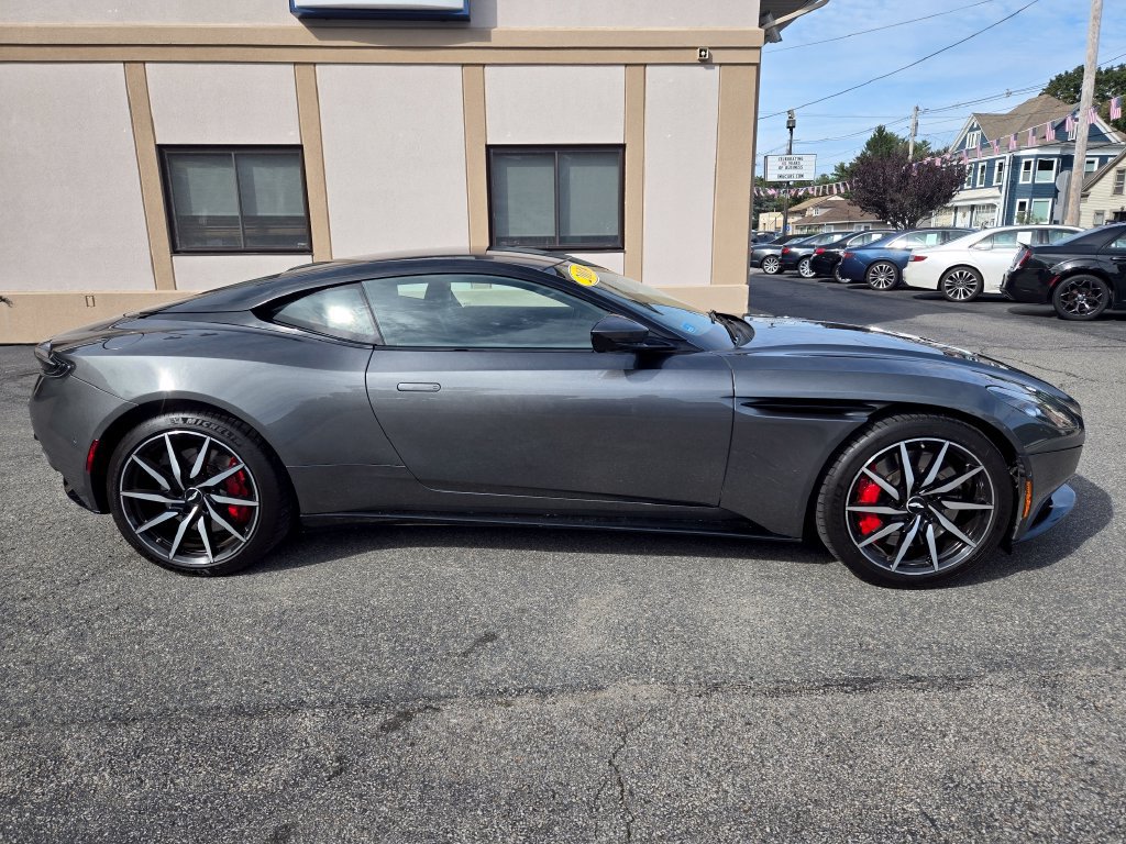 Used 2018 Aston Martin DB11 Coupe RWD image 2