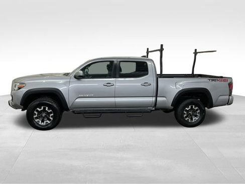 Used 2018 Toyota Tacoma TRD Off-Road image 4