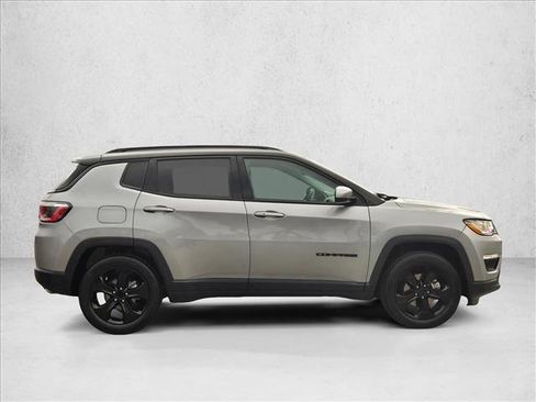 Used 2020 Jeep Compass Latitude image 4