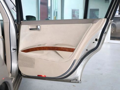 Used 2005 Nissan Maxima 3.5 SL w/ (T05) Navigation System Pkg image 23