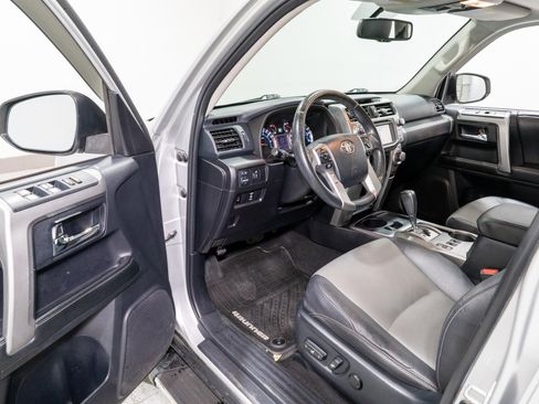 Used 2014 Toyota 4Runner SR5 Premium image 11